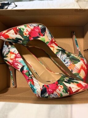 Floral Print High Heel Pumps - Multicolor